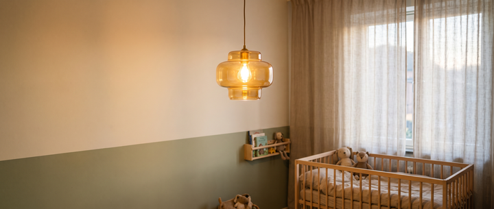 Sfeervolle kinderkamer met warm gloeiende lamp – Milo & Moon kinderkamer verlichting
