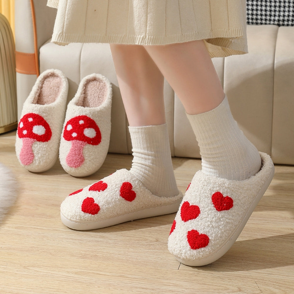 PluisStep – Pluizige Pantoffels met Speelse Motieven