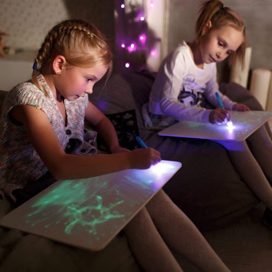 MagicSketch™ – Magisch Tekentablet voor Kinderen met Glowing Lijnen en Herbruikbaar Speelplezier
