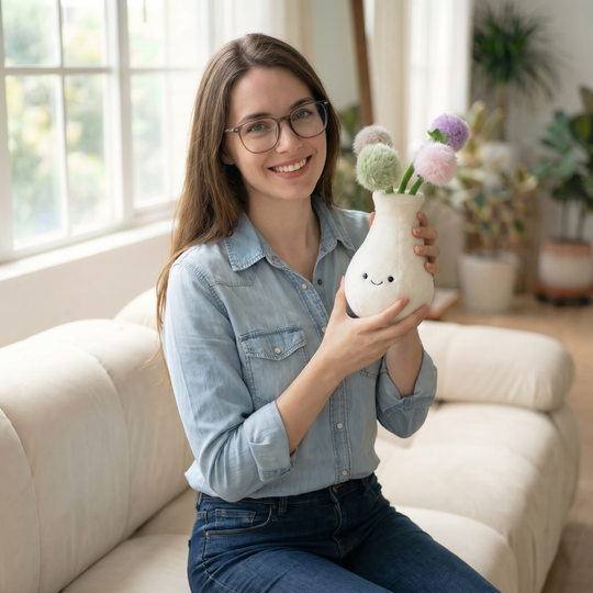 FlowerBuddy – Pluche Bloemen in Glimlachende Vaas