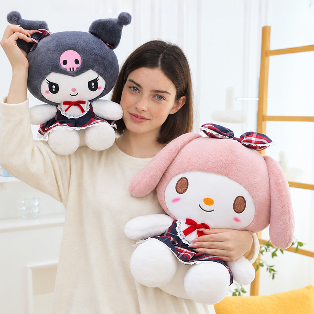 SchoolCuddle – Peluche Douce en Forme de Personnage