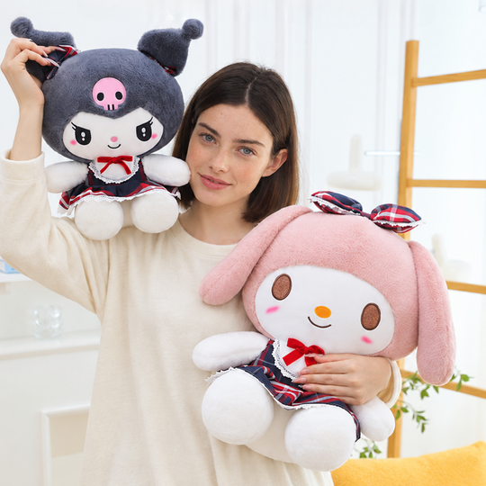 SchoolCuddle – Peluche Douce en Forme de Personnage