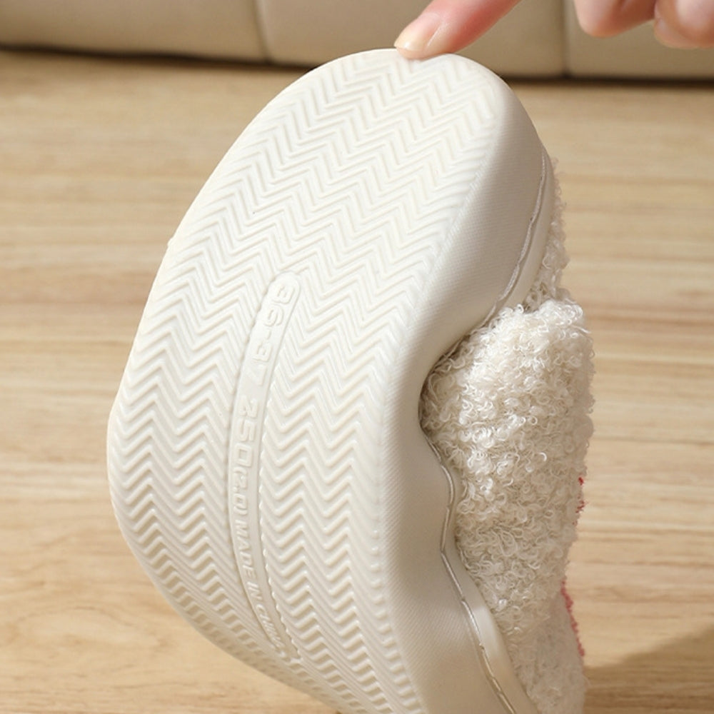 PluisStep – Pluizige Pantoffels met Speelse Motieven