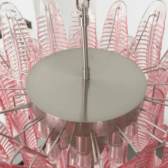 Roze kroonluchter babykamer sprookjesachtig licht
