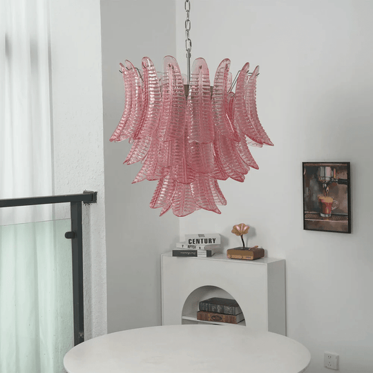 Roze glazen bloemblaadjes kroonluchter babykamer
