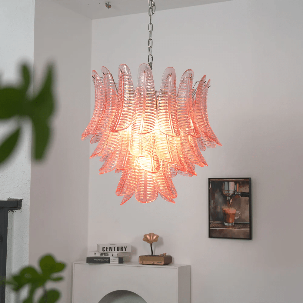 Roze glas kroonluchter meisjeskamer sfeer