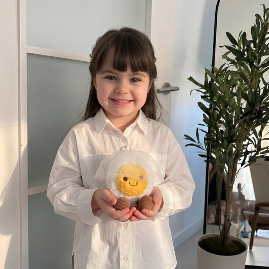EggBuddy – Ei Karakter Knuffel van Zacht Pluche met Kostuum Design