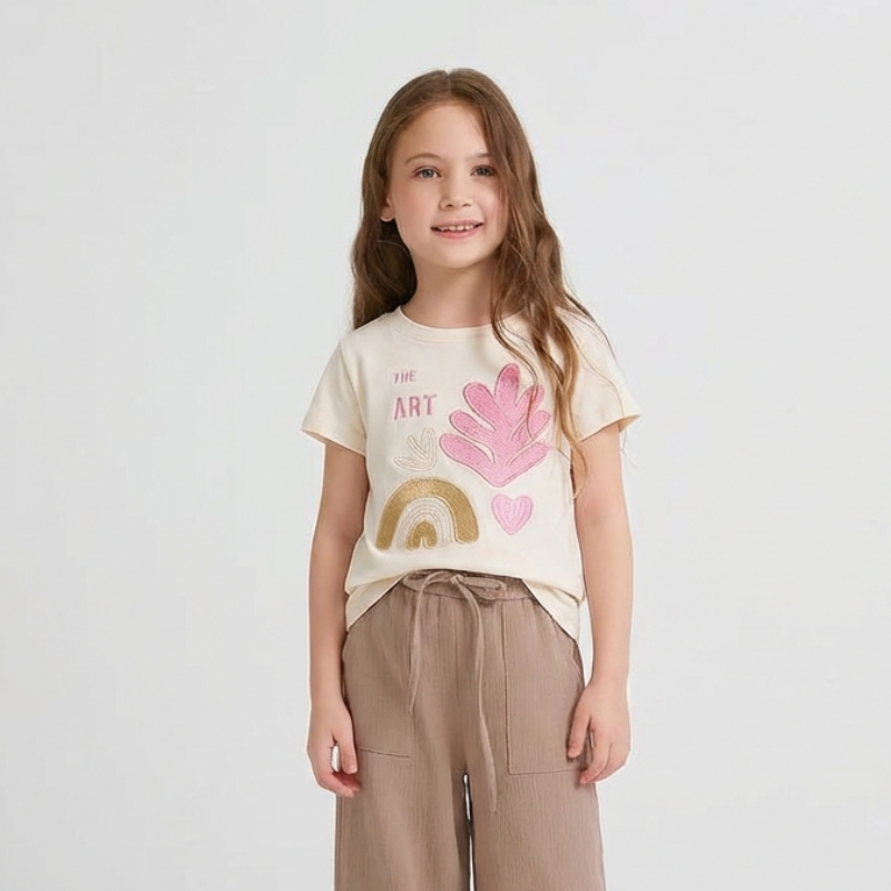 Aina – Regenboog Karakter T-shirt