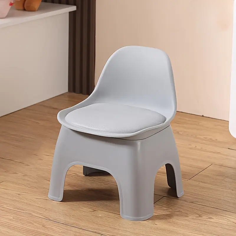 FlexiSeat™ – Klein Plastic Krukje met Rugleuning – Lichtgewicht & Duurzaam Mini Stoeltje