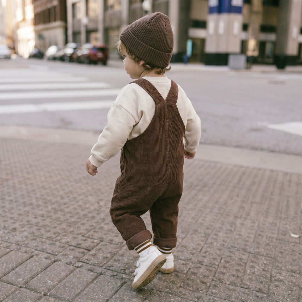 CozyStride – Ribfluwelen Tuinbroek voor Baby’s