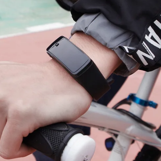 SlimPulse – Ultra Dun LED Sporthorloge met Siliconen Band