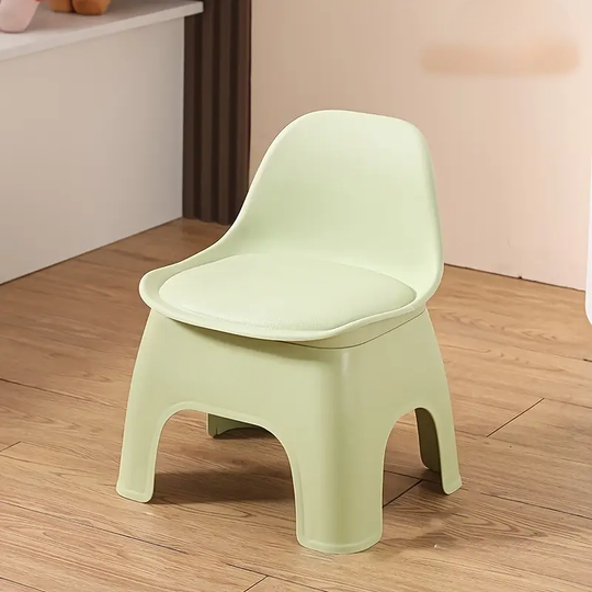 FlexiSeat™ – Klein Plastic Krukje met Rugleuning – Lichtgewicht & Duurzaam Mini Stoeltje