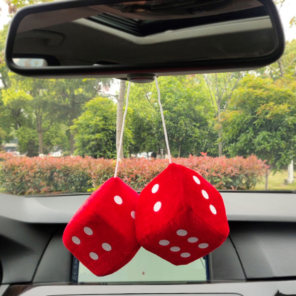 RetroDice – Pluche Dobbelstenen voor Autospiegel