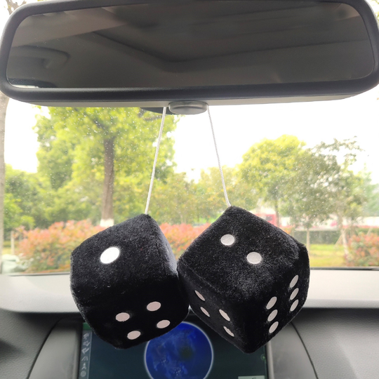 RetroDice – Pluche Dobbelstenen voor Autospiegel