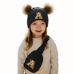 LetterFun™ – Luxe Gebreide Muts & Chest Bag Set – Winter Outfit Kinderen