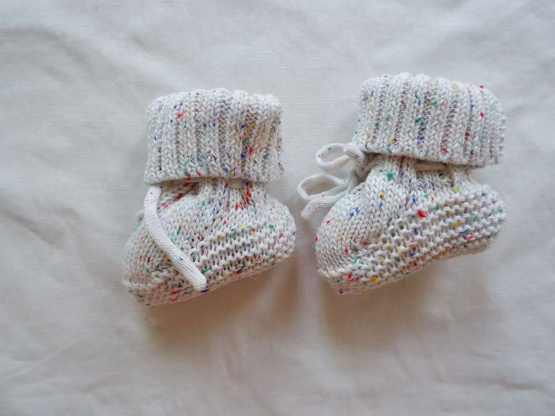 CozyBuds™ – Gebreide Babyslofjes Veilig & Warme Voetjes