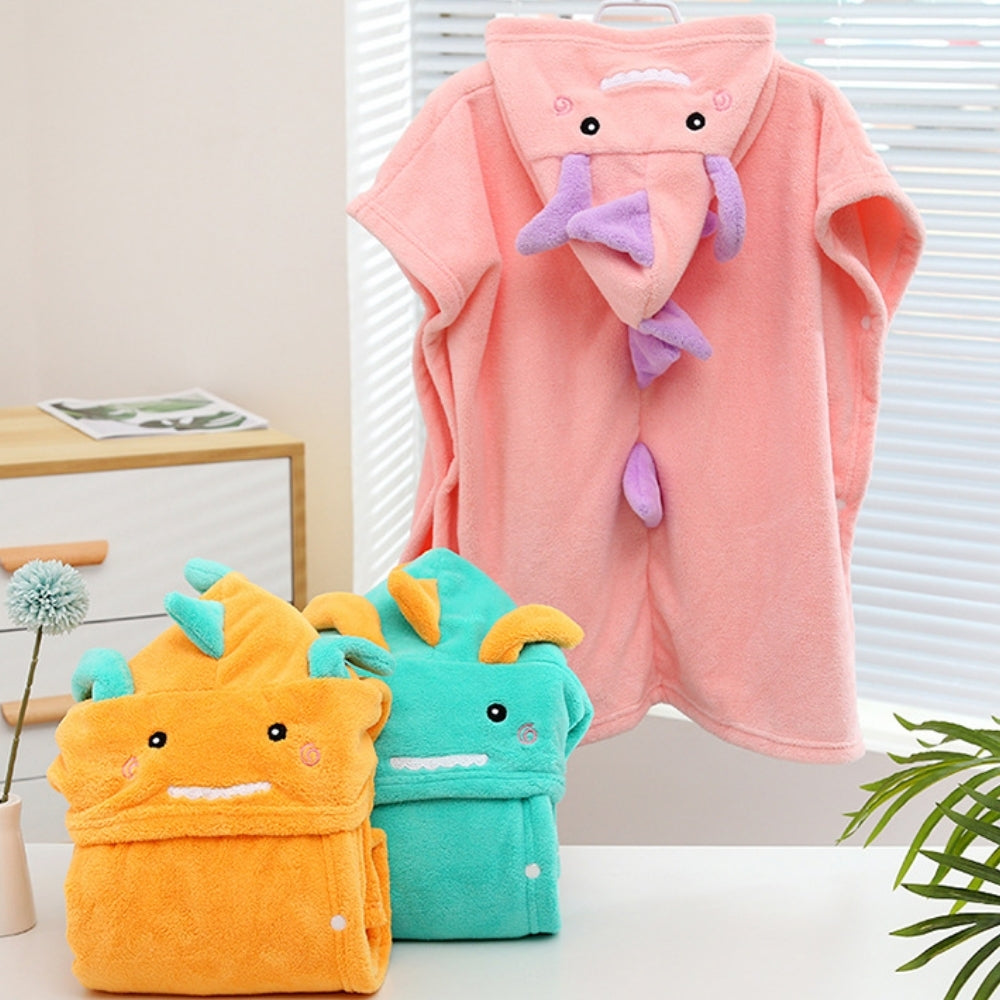 <font dir="auto" style="vertical-align: inherit;"><font dir="auto" style="vertical-align: inherit;">Peignoir de bain portable pour enfants, nouveau style, petit dinosaure, mignon, doux et absorbant, avec capuche.</font></font>