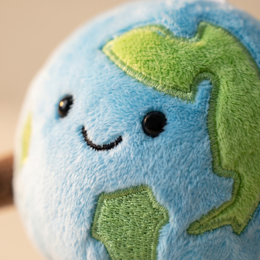 EarthCharm – Wereldbol Knuffel Sleutelhanger