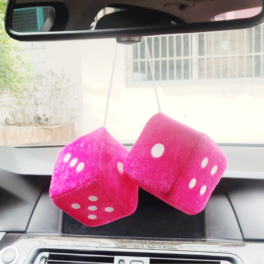 RetroDice – Pluche Dobbelstenen voor Autospiegel