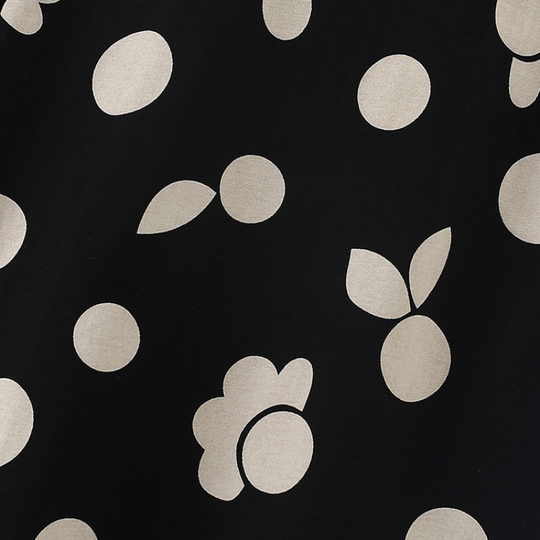 Annika – Bloemen Stippen T-shirt