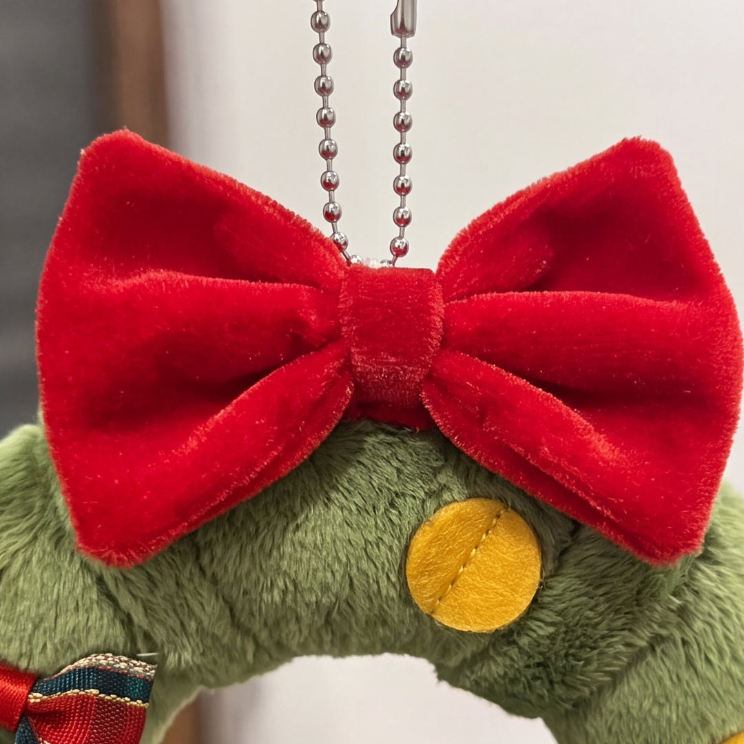 WreathBuddy – Peluche Colgante de Corona de Navidad con Lazo Rojo