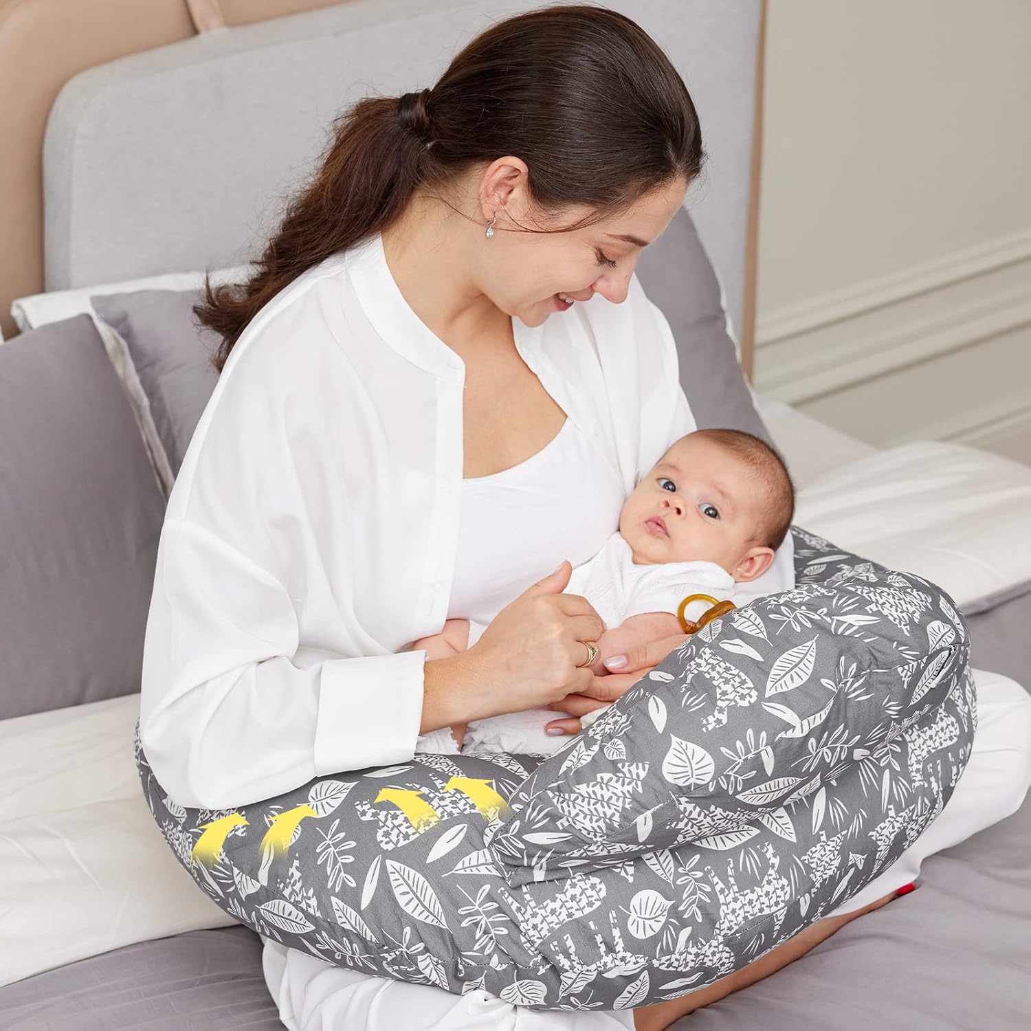 CuddleNest™ – Verstelbaar Voedingskussen met Tailleband – Comfortabele Ondersteuning voor Moeders