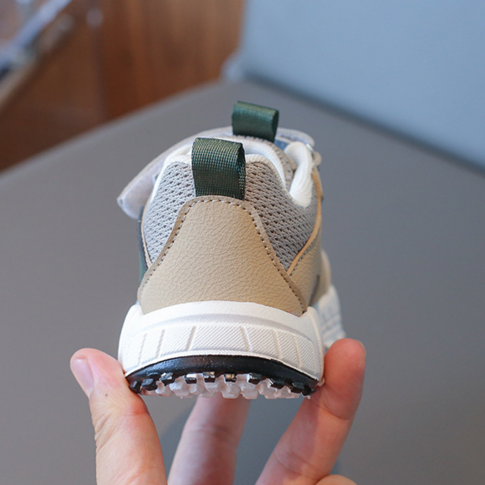 UrbanPlay – Jongens Mesh Sneakers met Klittenband en Antislip Zool