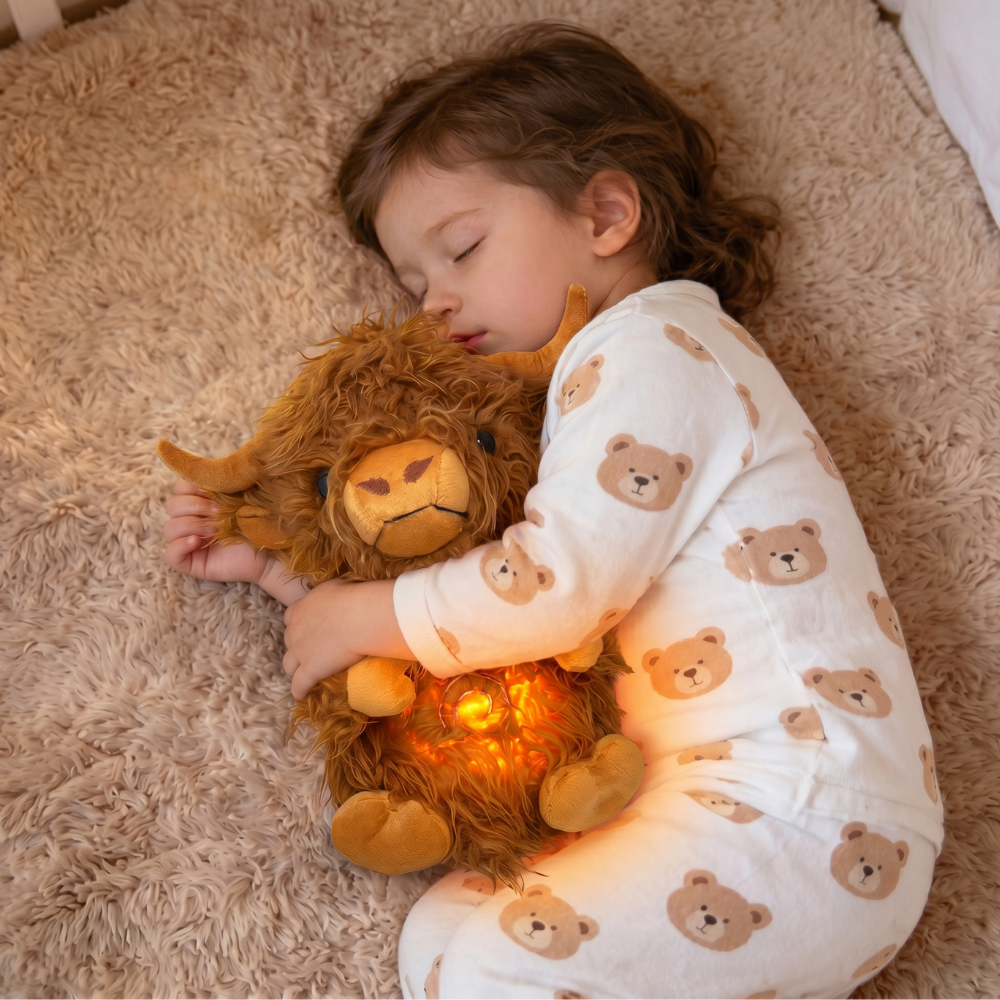 CozyCow – Ademende Highland Koe Slaapknuffel met Licht & Geluid