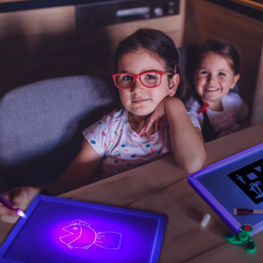 MagicSketch™ – Magisch Tekentablet voor Kinderen met Glowing Lijnen en Herbruikbaar Speelplezier