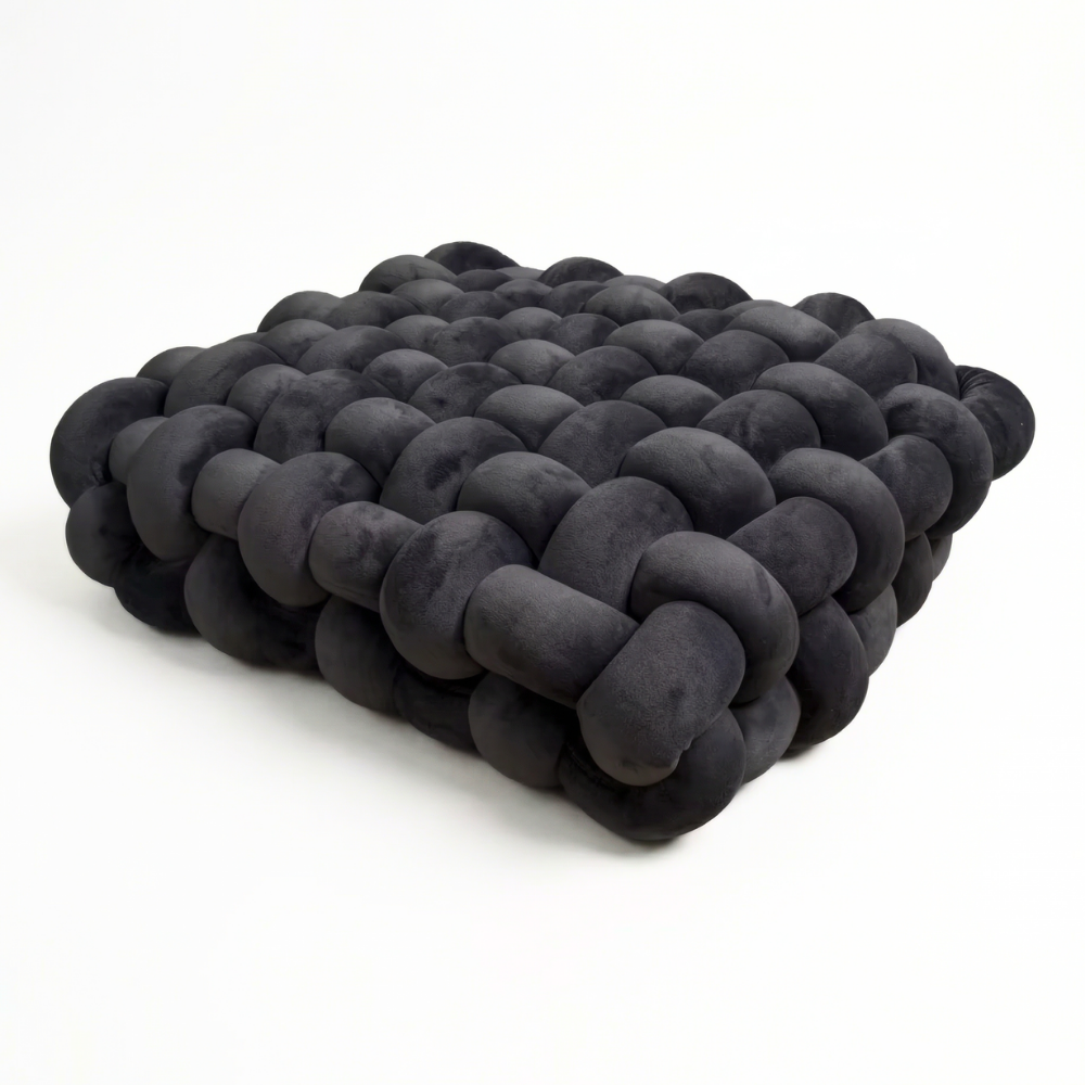 KnotCushion – Gevlochten Sierkussen in Vierkant Design