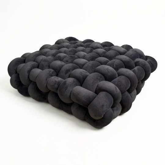 KnotCushion – Gevlochten Sierkussen in Vierkant Design