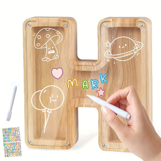 AlphaBank™ – Houten Spaarpot met Alfabet – Kleurrijk & Duurzaam