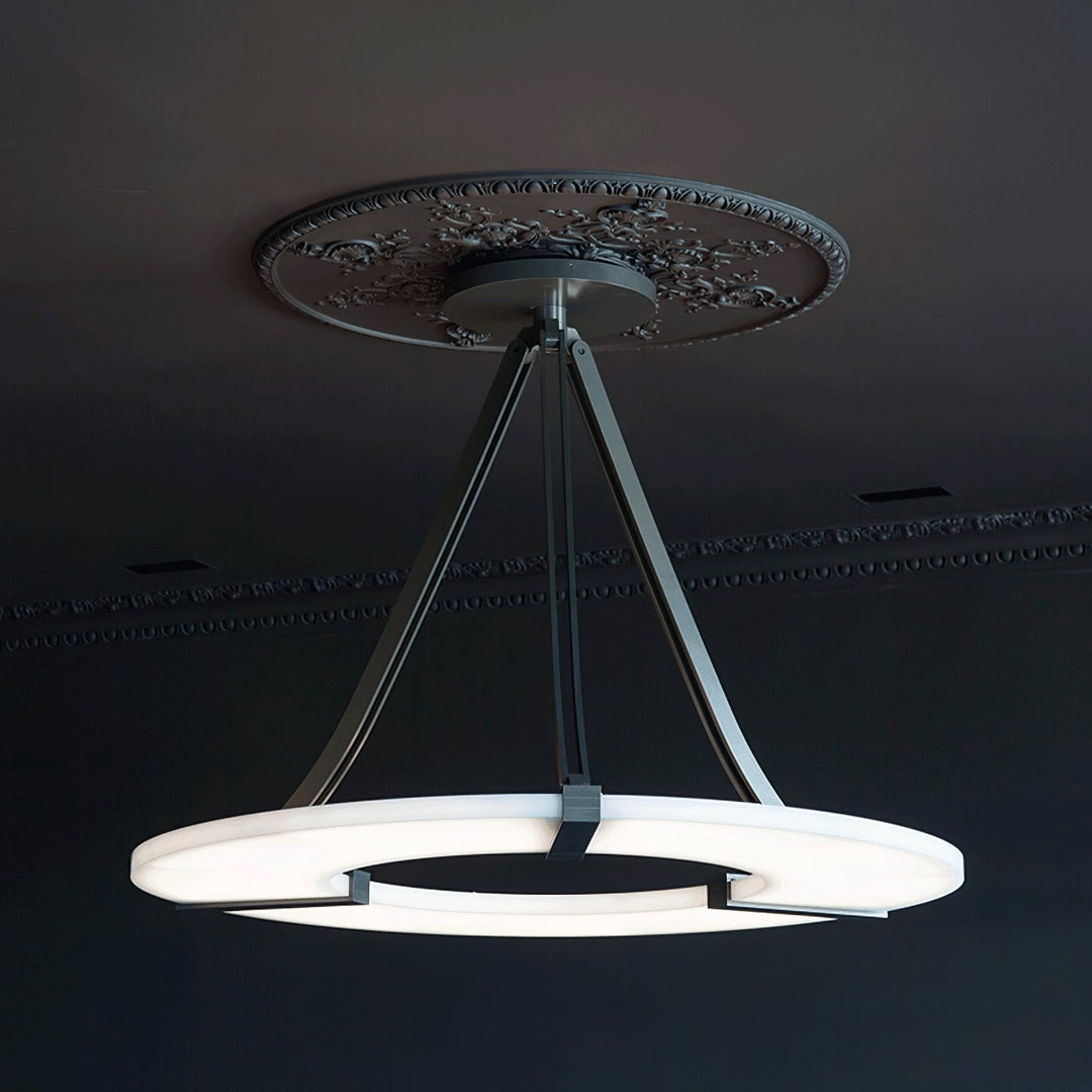 Ronde albasten kroonluchter in interieur
