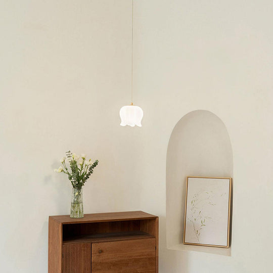 Bloemvormige hanglamp in interieur