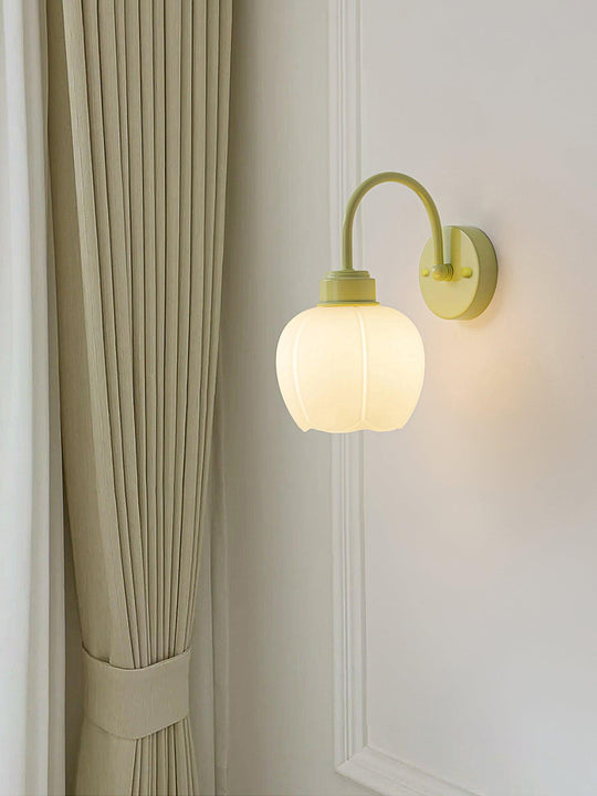 Groene wandlamp met glazen kap babykamer