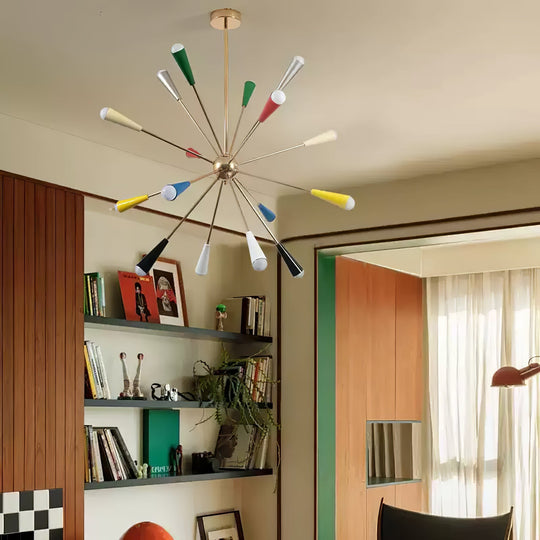 Retro kroonluchter boven eettafel