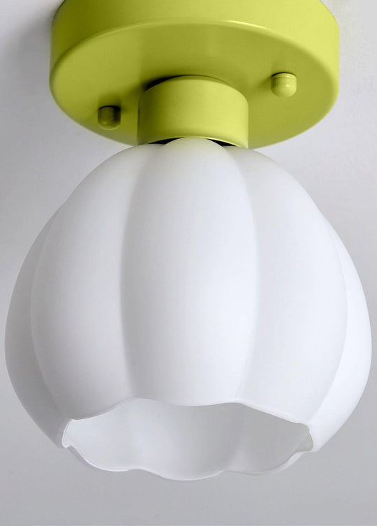 Sfeervolle bloemlamp in hal of kinderkamer
