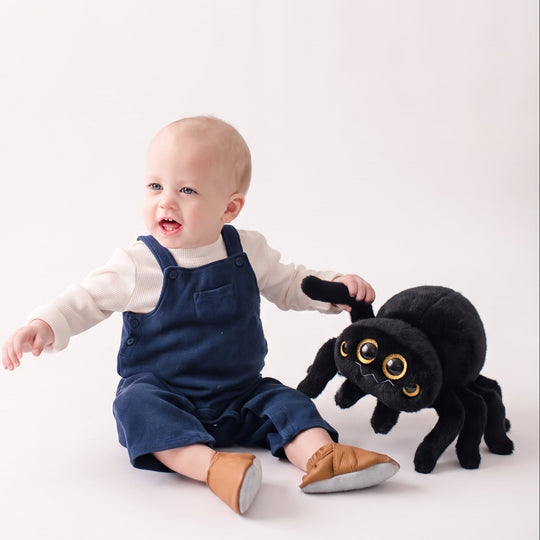 <font dir="auto" style="vertical-align: inherit;"><font dir="auto" style="vertical-align: inherit;">Peluche araignée noire de dessin animé, poupée araignée rampante, porte-clés de sac, poupée farce</font></font>