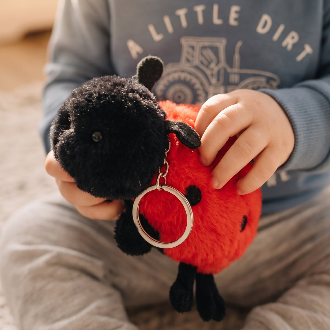 <font dir="auto" style="vertical-align: inherit;"><font dir="auto" style="vertical-align: inherit;">Nouvelle série créative de jouets en peluche Insectes, araignées et abeilles mignonnes, porte-clés chenilles</font></font>