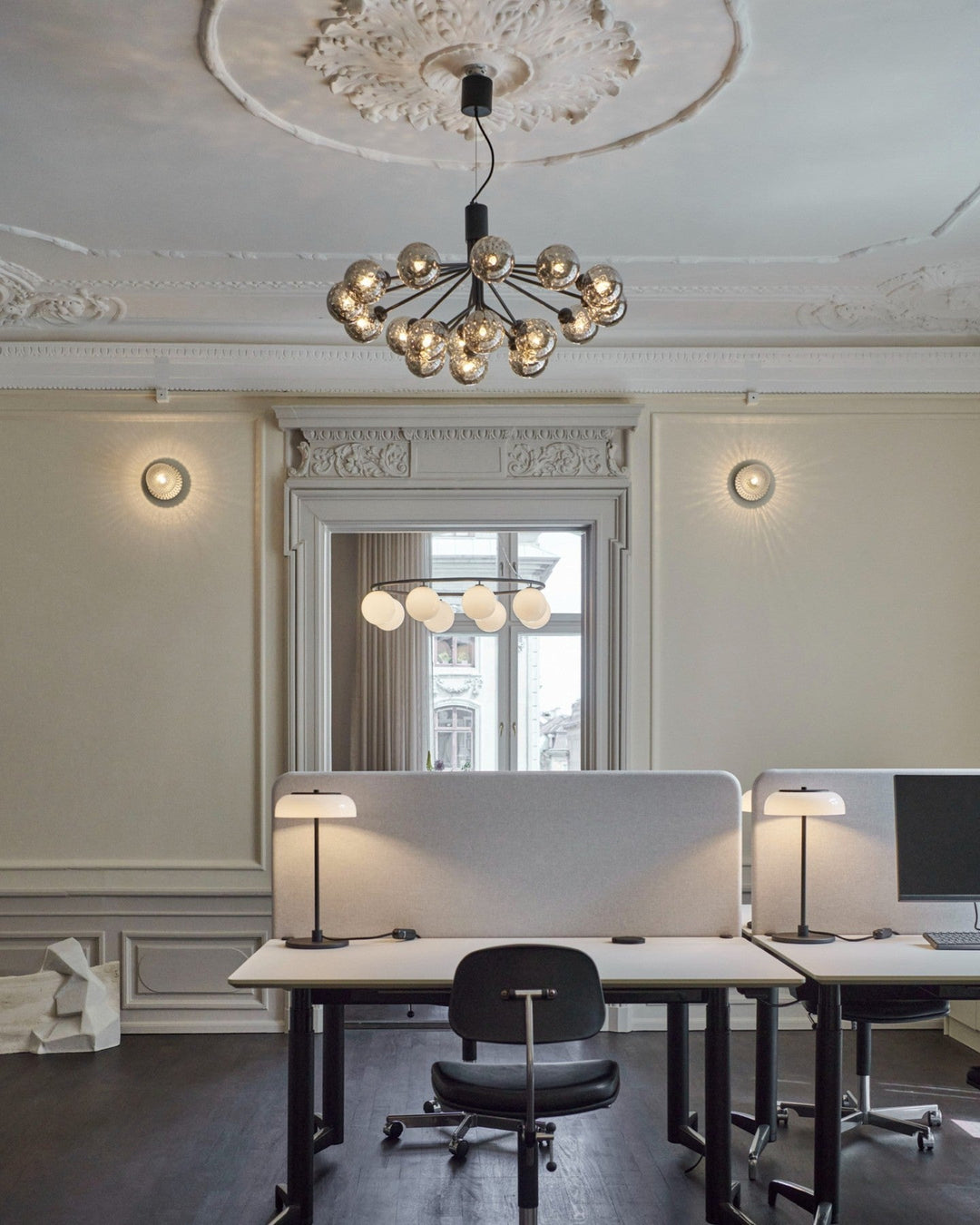 Glazen cluster kroonluchter warm ambient licht