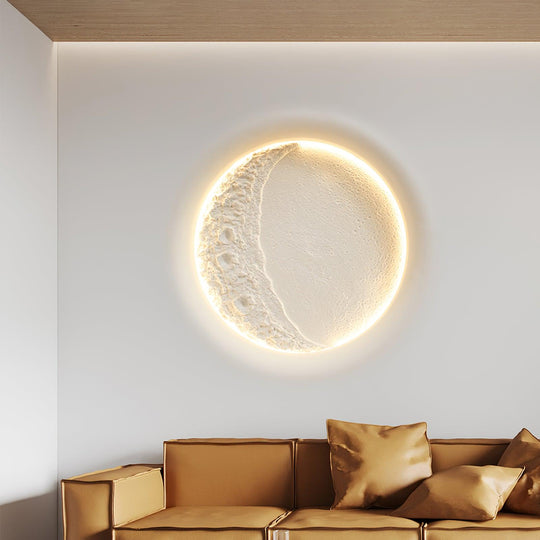 Gipsen maanlamp aan de muur van de kinderkamer