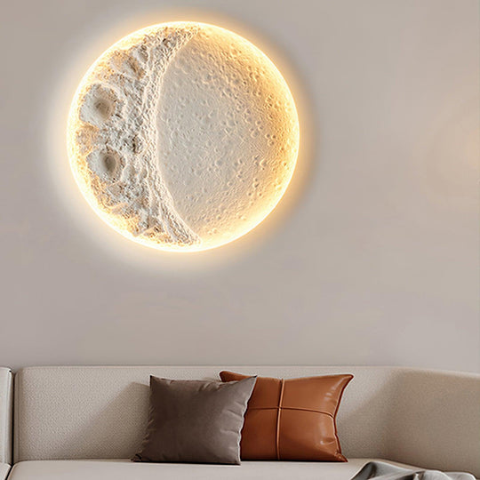 Detail van gips maankraters wandlamp