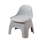 FlexiSeat™ – Klein Plastic Krukje met Rugleuning – Lichtgewicht & Duurzaam Mini Stoeltje