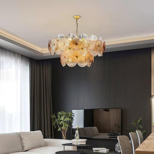Gouden hanglamp glazen bollen interieur