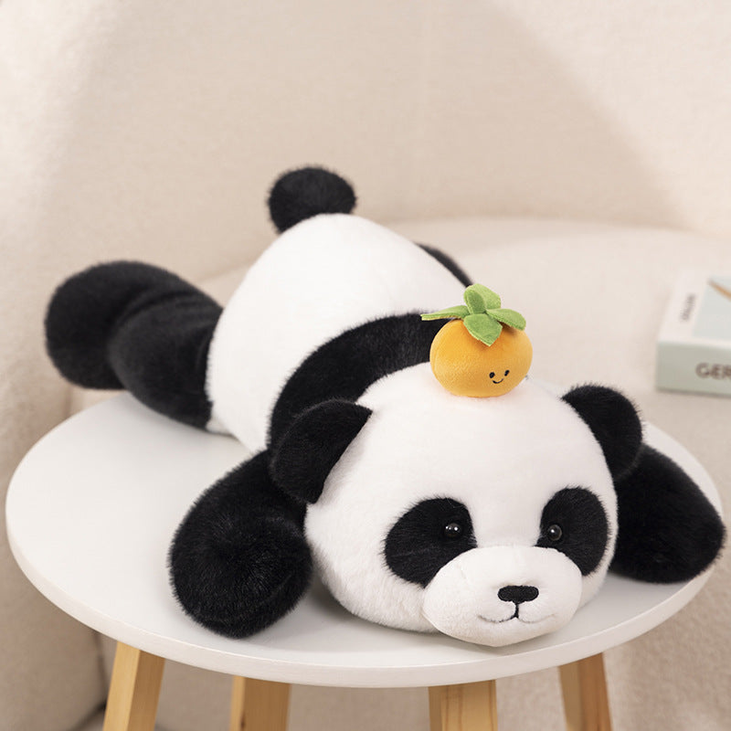 CarrotPanda – Liggende Panda Knuffel met Wortel
