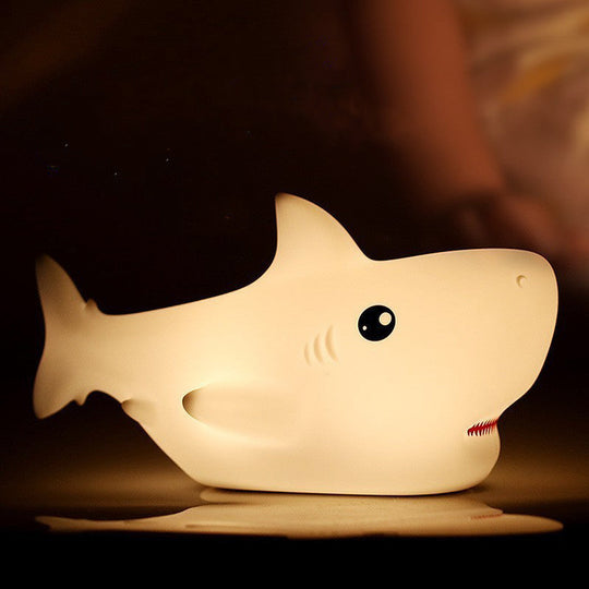 SharkGlow™ – Schattig Squishy Haai LED Nachtlampje – USB Oplaadbaar