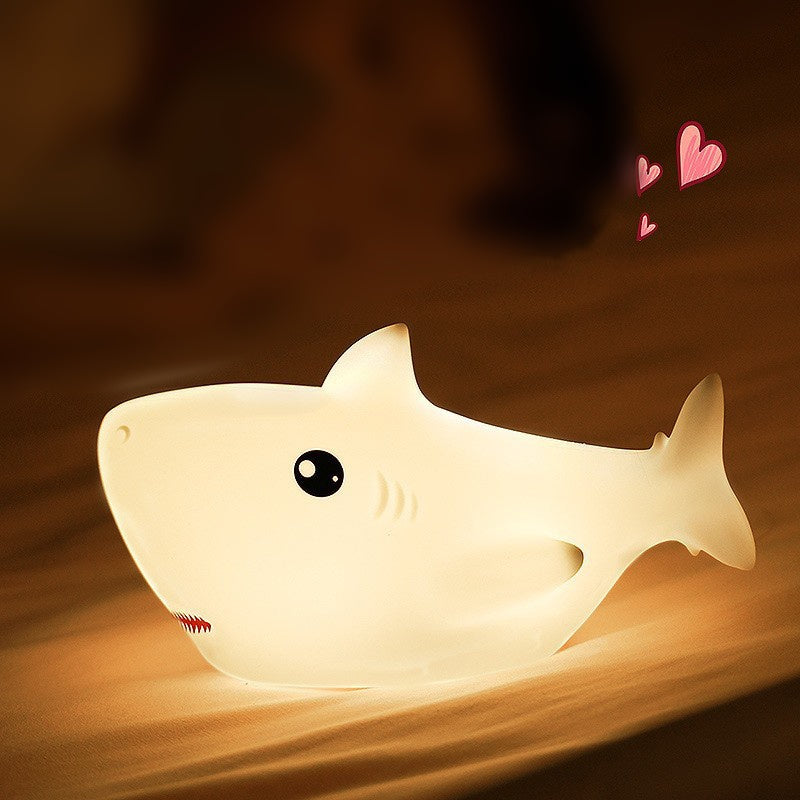 SharkGlow™ – Schattig Squishy Haai LED Nachtlampje – USB Oplaadbaar