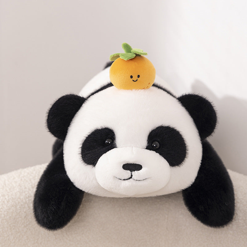 CarrotPanda – Liggende Panda Knuffel met Wortel
