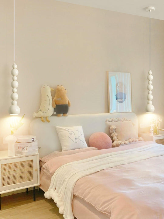 Metalen bollen hanglamp beige interieur