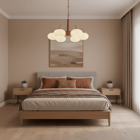 Hanglamp met crème glas voor een zachte uitstraling